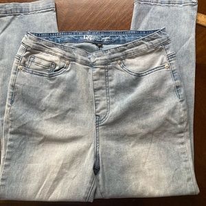 Ladies Size ST Diane Gilman Pull Up Light Washed Denim Capris